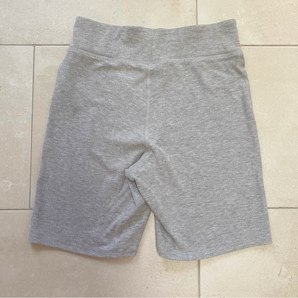 GAP Grey Biker Shorts - Picture 2 of 4